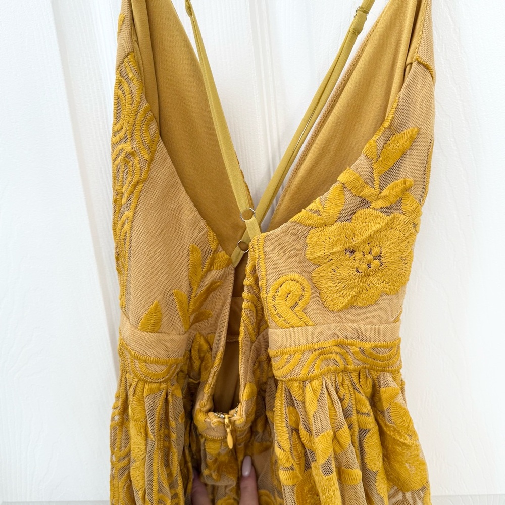 💛 BLONDIE BOUTIQUE Entro Elegant Yellow Floral Maxi Dress from Blondie Boutique - Picture 6 of 8